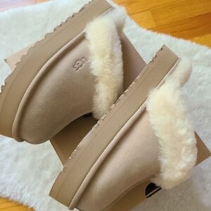 UGG Slides